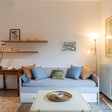 Lovely & Quiet Apartment - With Balcony & Parking Como Buitenkant foto