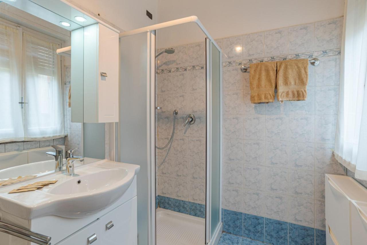 Lovely & Quiet Apartment - With Balcony & Parking Como Buitenkant foto
