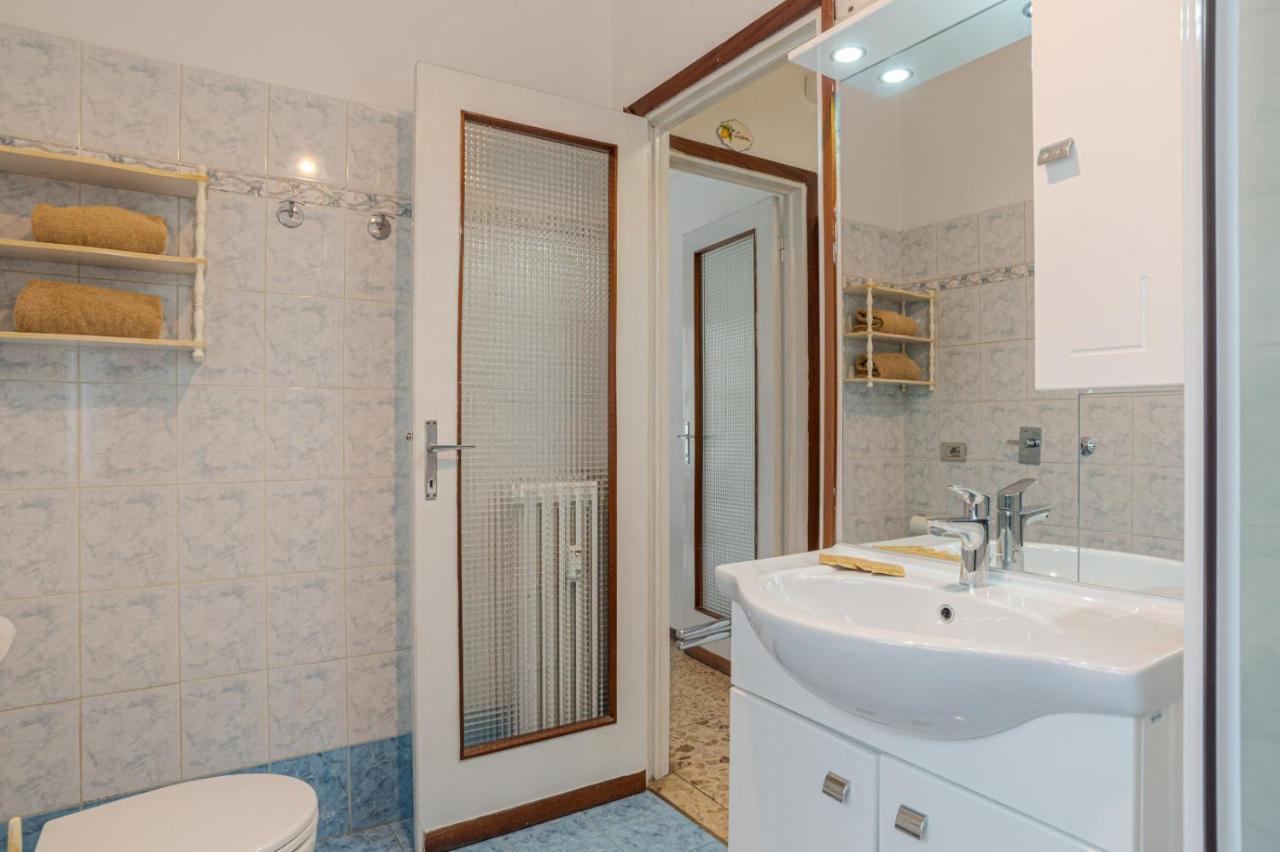 Lovely & Quiet Apartment - With Balcony & Parking Como Buitenkant foto